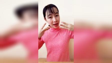 小花猫爱洗澡，洗洗脸舔舔脚，看见小小鸟，抓乱猫咪毛。记得送上你的❤️哦