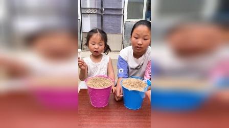 趣味童年：姐姐和妹妹一起种棒棒糖和大西瓜