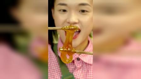 趣味童年：你还记得小时候吃过的麦芽糖吗