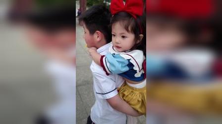 节日快乐️ 我的小王子和小公主！ 愿你们永远幸福快乐没烦恼，永远是彼此最大的依靠！